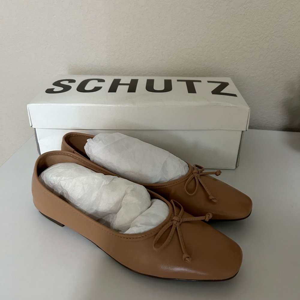 Schutz Honey Beige Arissa Flats. Size 6.5